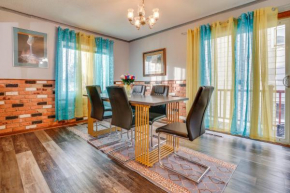 2 Mi to Dtwn St Paul Home with Private Deck and Yard!